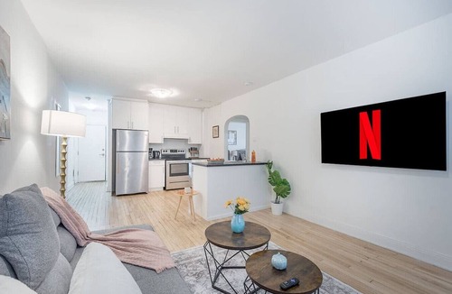 Golden Square Mile Apartment | 3BR Concordia Retreat – Comfortable Beds & Parking