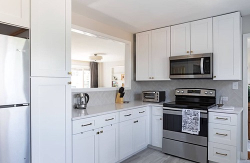 Ridgewood House | 3BR Cozy Raleigh Ranch | Fire Pit + Fenced In Yard