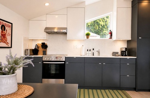 Knight House | 3BR house near BC Place, Downtown Vancouver MAJOR INTERNATIONAL SPORTING EVENT action! Peaceful & independent.