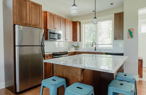 Regional District of Nanaimo House | 3BR Poolside Retreat in Gated Community