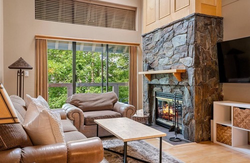 Blackcomb House | 3BR Spacious Townhome | Private Bike Storage | Ski Home
