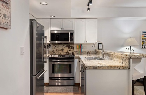 Village North House | 3BR | Valhalla | Village Location | Communal Hot Tub | Gas Fireplace | Parking