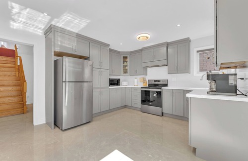 Brampton House | 3BR Work-Friendly Home + Office + FastWiFi + Parking