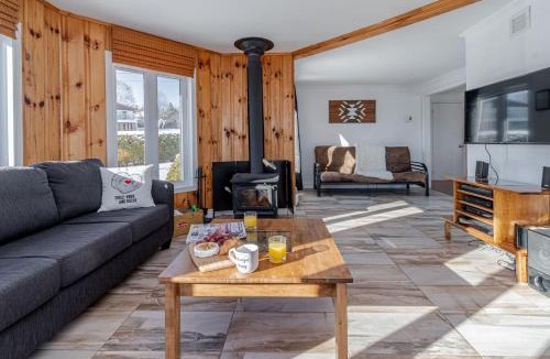 Baie-St-Paul Ski Chalet | 3CH - Fireplace Spa Sauna WiFi Ping-pong