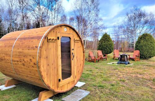 Baie-St-Paul Ski Chalet | 3CH - Fireplace Spa Sauna WiFi Ping-pong