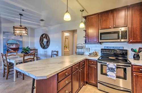 Darien Condo | 3rd-Floor Riverfront Condo: Walk to Downtown Eats!