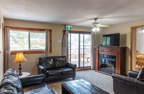 Collingwood Apartment | 4 Bdrm Apartment, Walk to Village, Private Beach Access, BBQ, Petfriendly