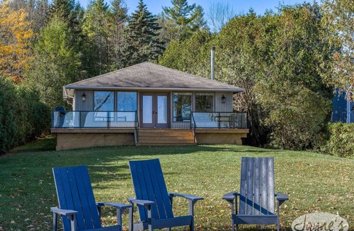 Oro-Medonte Cottage | 4 bed 2 bath cottage on Lake Simcoe