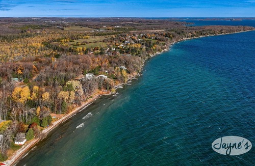 Oro-Medonte Cottage | 4 bed 2 bath cottage on Lake Simcoe