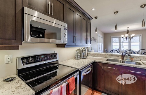 Cumberland Beach Cottage | 4 bed 3 bath cottage on Lake Couchiching, Level Land, Sunrises!