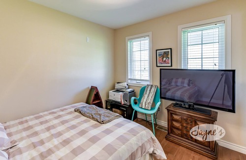 Cumberland Beach Cottage | 4 bed 3 bath cottage on Lake Couchiching, Level Land, Sunrises!