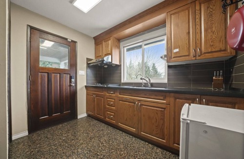 Burnaby House | 4+ bed/5 bath Mountain View Home by Deer Lake