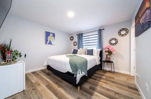 Southwest Edmonton House | 4 BEDRM Luxury 15 minsYEG/WEM