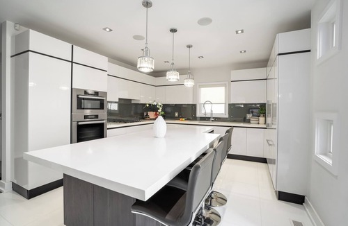 Lakeview House | 4 bedroom lux contemporary home close to Downtown Toronto, and Lake Ontario
