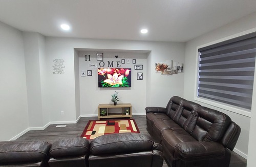 Winnipeg House | 4 - Bedrooms in Devonshire Cozy Haven
