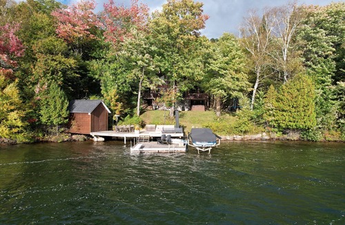 Mont-Tremblant Cottage | 4 bedrooms waterfront cottage on lake Duhamel in Mont-Tremblant