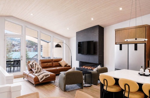 Teepee Town House | 4 BR with Epic Mountain View, Hot Tub, Garage EV Port, Super High Ceiling