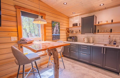 Ucluelet Cabin | #4 CABIN COUPLES KING BED HOTTUB BEACH