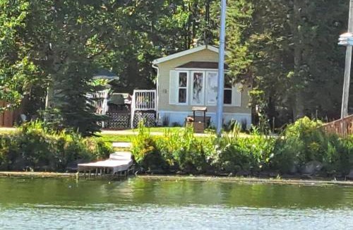 Westerose House | 4 Seasons Lakeview Cottage w/Private Boating Dock