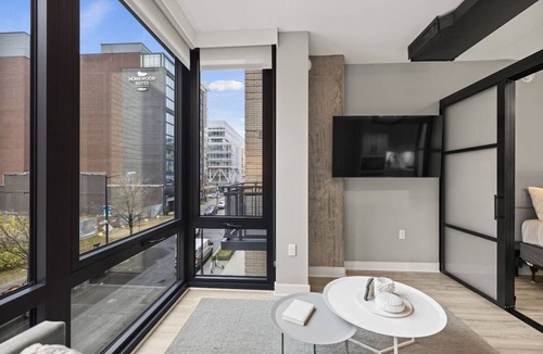 Navy Yard Apartment | 4 Unit DC Getaway | Perfect for Family | Close to Iconic Landmarks & Attractions