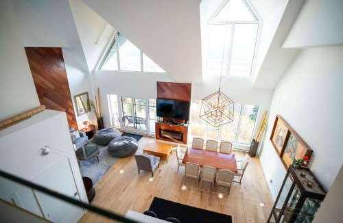 Baie-St-Paul Apartment | 408 - Modern Condo - Pool & Panoramic View