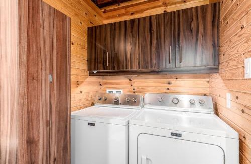 Shannon Ski Chalet | 45 Les Jumelles with Private spa & games