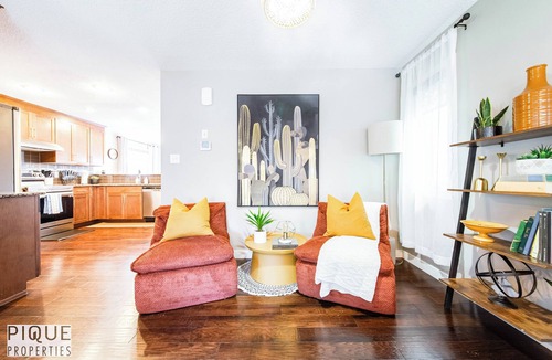 Southeast Edmonton House | 4BDRM Chic Home - King Bed - BBQ - Garage - WiFi