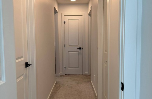 Southwest Calgary House | 4BR Family Home | Free Parking | Calgary | Near Banff & Stampede