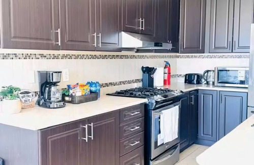 Brampton House | 4BR Family house ~ Backyard ~ Balcony~Board Games