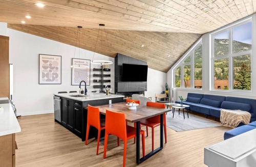 Teepee Town Villa | 4BR Luxury Mountain Retreat| Pvt HotTub| Sleeps 17
