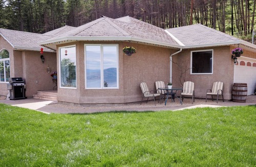 Central Okanagan House | 5-Acres Lakeview | Breakfast Included!