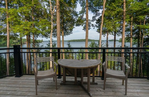 Port Carling Cottage | 5 bdrm, 4 bath, Lake Joe Island Property! Boathouse!