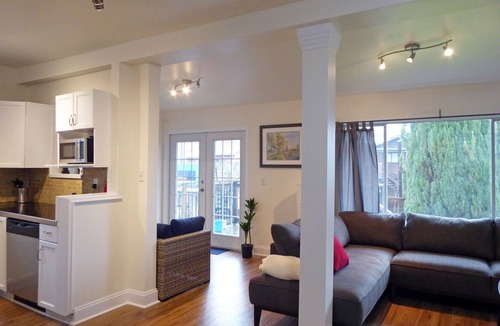 Kensington-Cedar Cottage House | 5-bedroom home perfect for families/groups. Located just minutes DT Vancouver