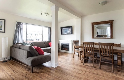Kensington-Cedar Cottage House | 5-bedroom home perfect for families/groups. Located just minutes DT Vancouver