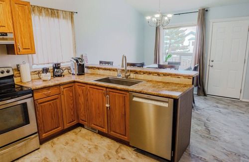 Grande Prairie House | 5-bedroom house with Garage and AC in Grande Prairie