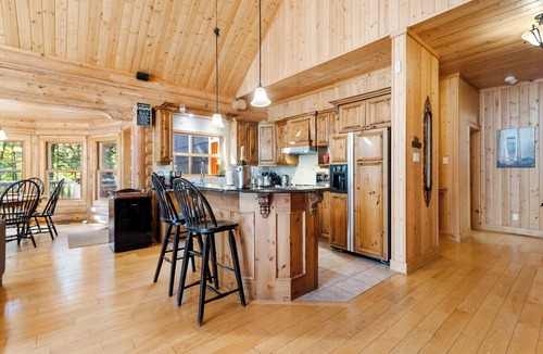 Fiddler Lake Resort Ski Chalet | 5 bedroom LOG CHALET CITQ 234942