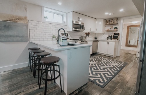Jasper Place House | 5 min from WEM - 2 Bedroom Suite