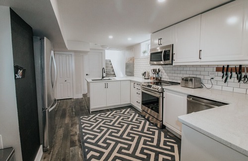 Jasper Place House | 5 min from WEM - 2 Bedroom Suite