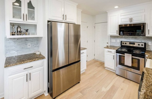 Mount Mourne House | 5 min Walk to DT Davidson| Firepit, Pet Friendly