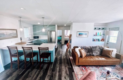 Anne's Land House | 5 Minutes to the beach. 3 Bedroom, water view Bungalow. Close to Cavendish