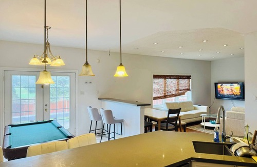 Churchill Meadows House | 5 Star Full House 5 Bedrms, 5 Beds, 3 Bath Airport