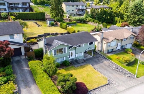 Surrey House | 5BR Cozy home/Ambience lighting/Central Location/Stunning mountain view/AC/