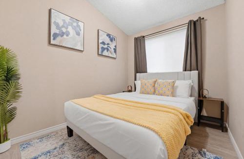 Southeast Edmonton Apartment | 5BR Wild Rose- Meadows, AC, Garage, Sleeps 12