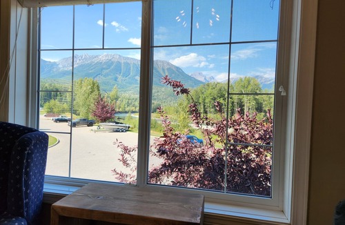 Fernie House | 6 BDR | 360 Views ! | A/C | Sauna