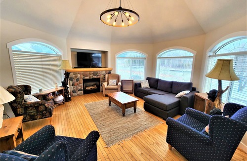 Fernie House | 6 BDR | 360 Views ! | A/C | Sauna