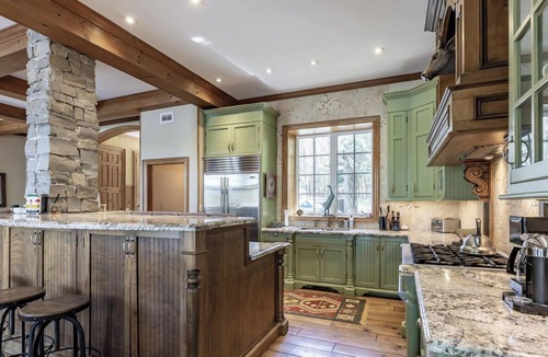 Muskoka Lakes Cottage | 6 bed 5 bath cottage on Lake Rosseau