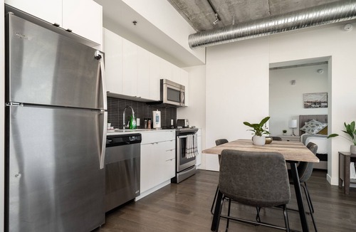 Downtown Winnipeg Condo | (701)Downtown Sunny 1Bdr +Glasshouse+Fast WiFi(311)