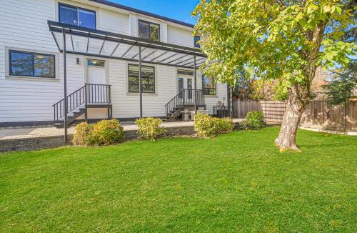 South Surrey House | 8BR New Spacious Home White Rock HVAC Free Parking