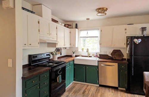 Downtown House | 9 Min Walk Downtown, Cozy House, Private Yard