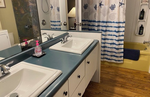 Golden House | 900 sq. ft. mobile home close to Golden, B.C., close to national parks, ski hill